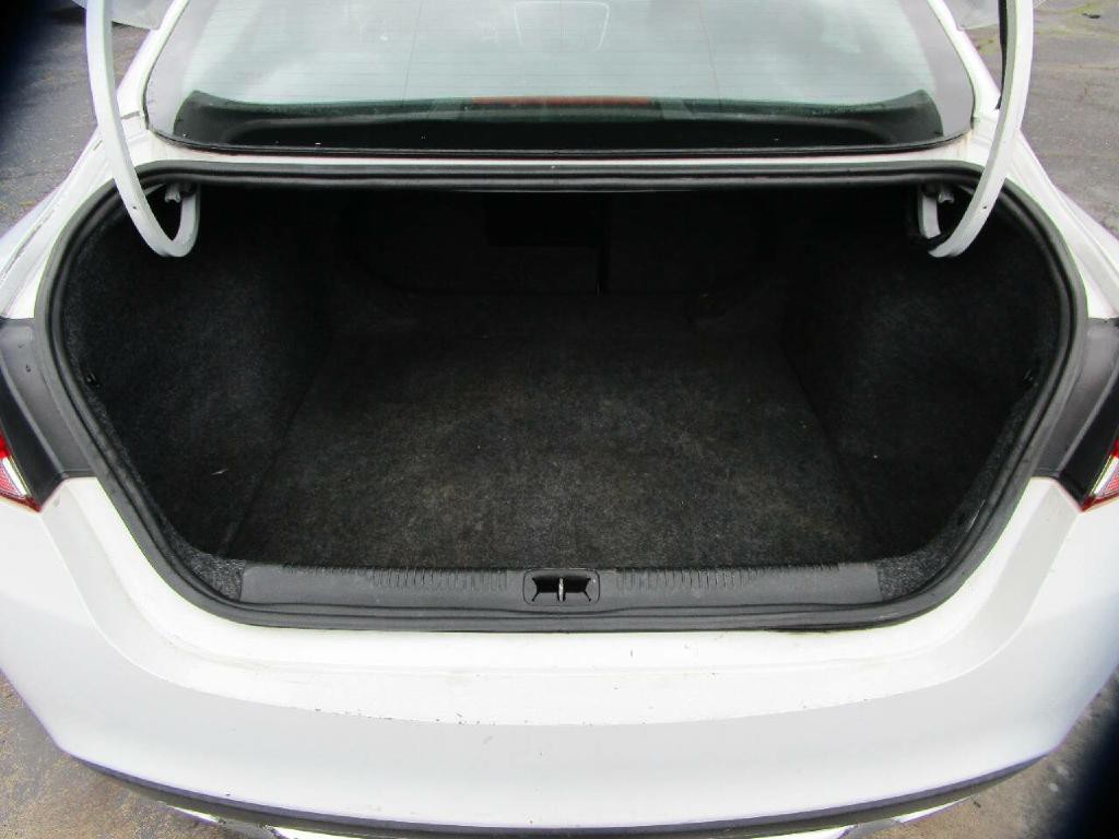 2015 Chrysler 200 Image 17