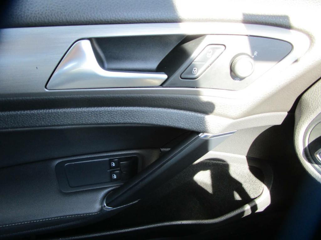 2015 Volkswagen Golf Image 9