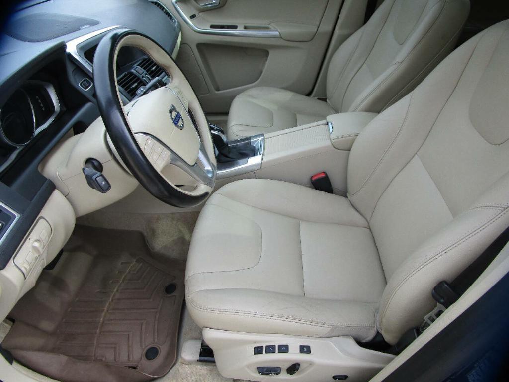 2015 Volvo XC60 Image 10
