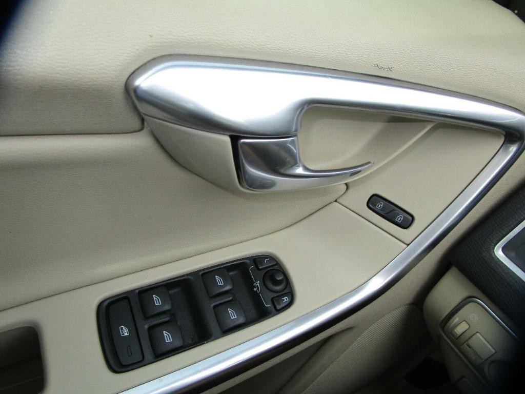 2015 Volvo XC60 Image 11