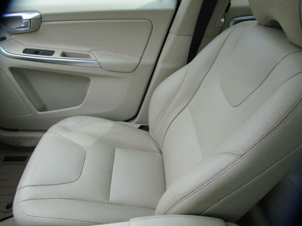 2015 Volvo XC60 Image 16