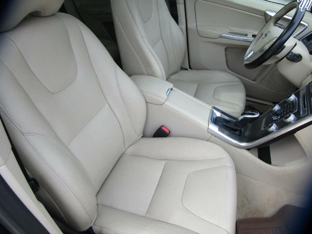 2015 Volvo XC60 Image 17