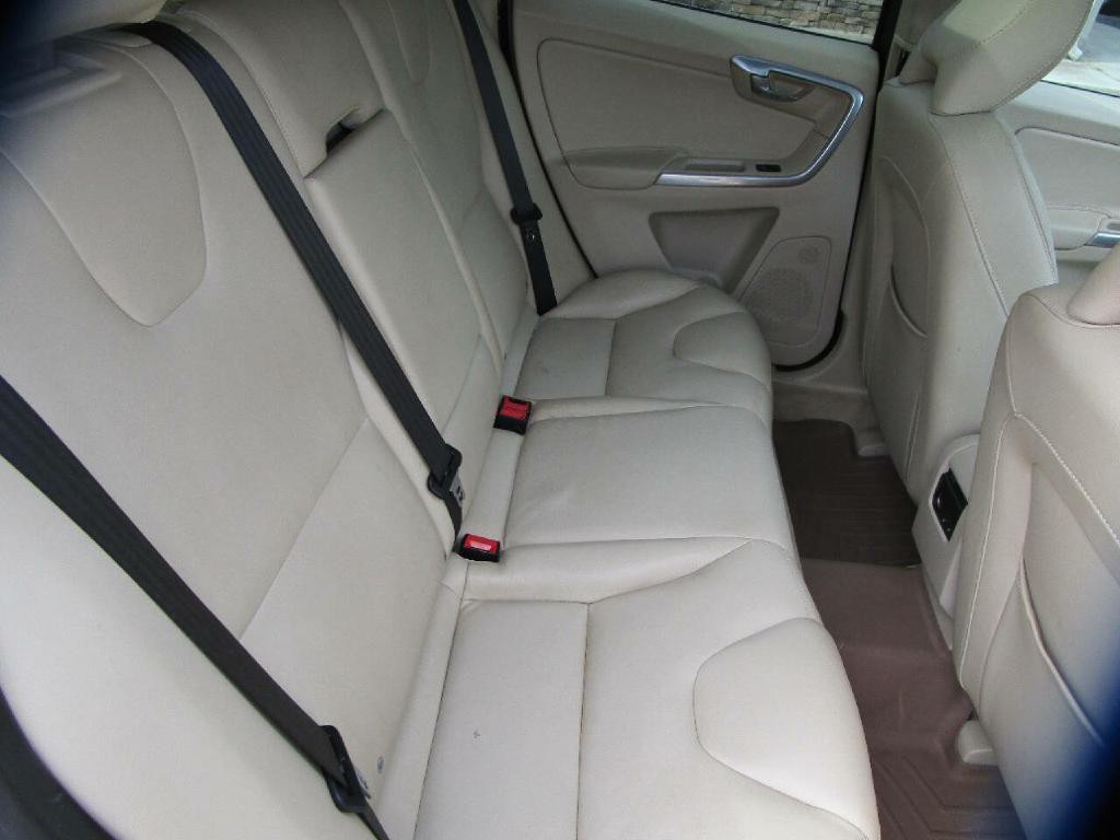 2015 Volvo XC60 Image 21