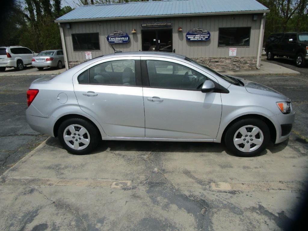 2013 Chevrolet Sonic Image 1