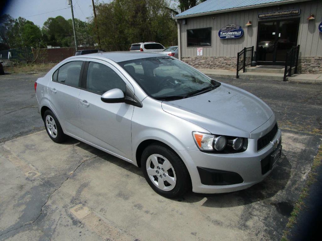 2013 Chevrolet Sonic Image 2