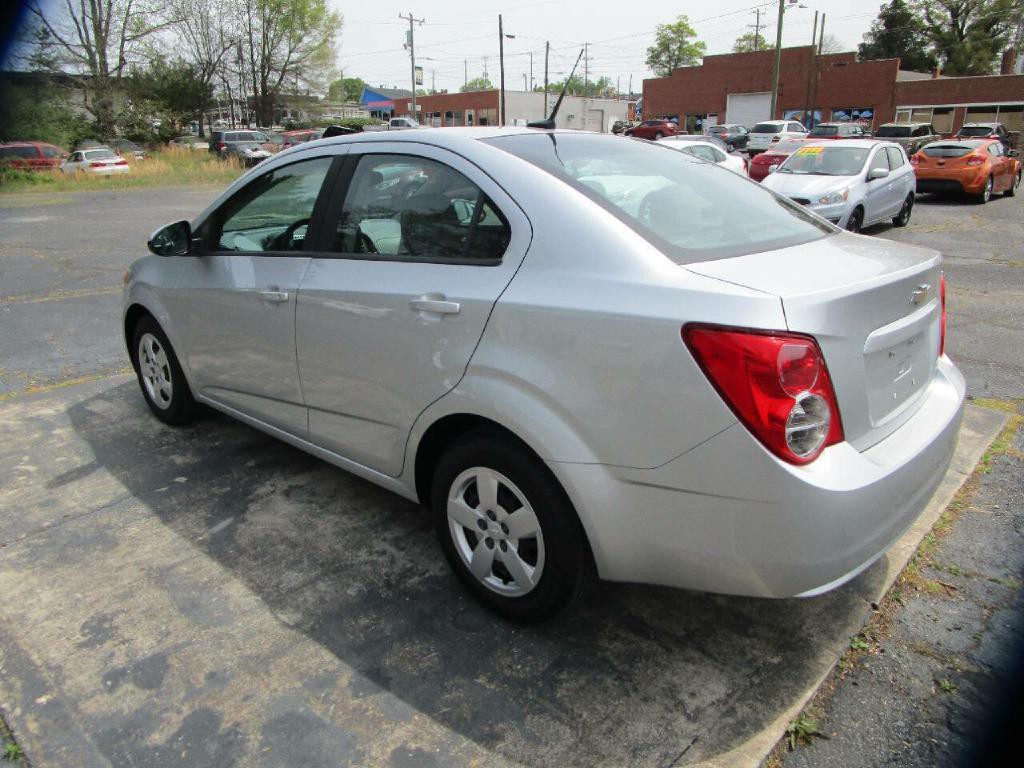 2013 Chevrolet Sonic Image 6
