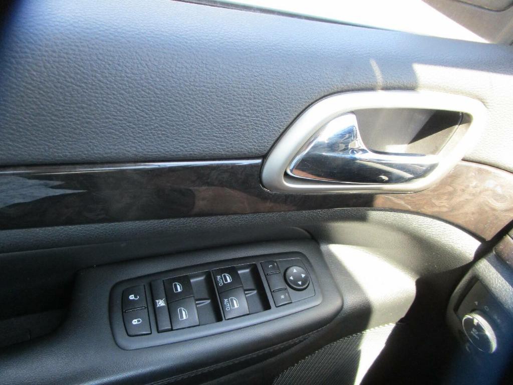2012 Jeep Grand Cherokee Image 12