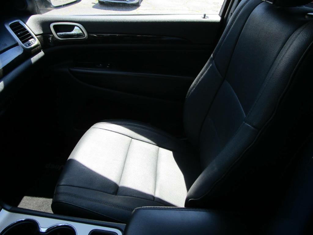 2012 Jeep Grand Cherokee Image 17