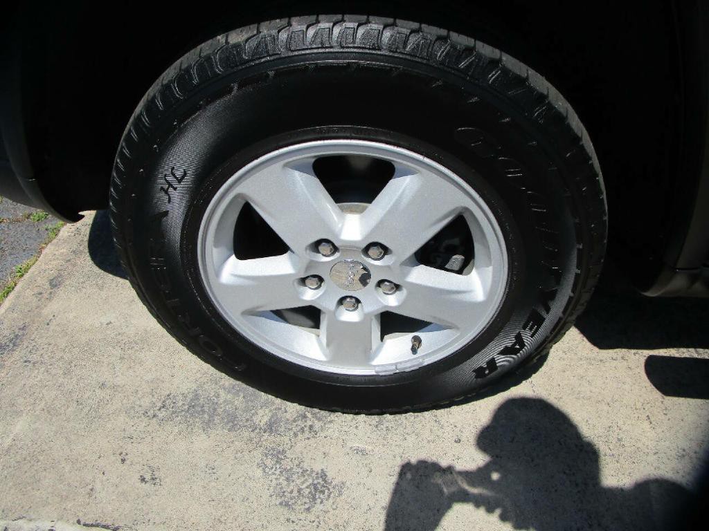 2012 Jeep Grand Cherokee Image 25