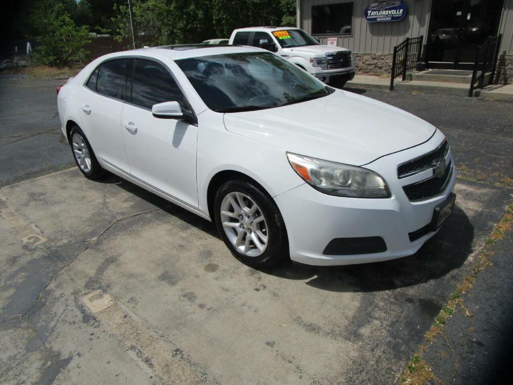 2013 Chevrolet Malibu Image 2