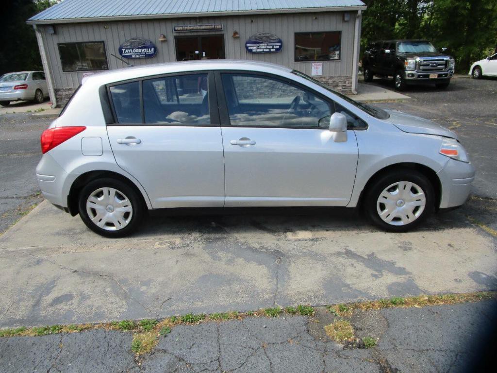 2011 Nissan Versa Image 1