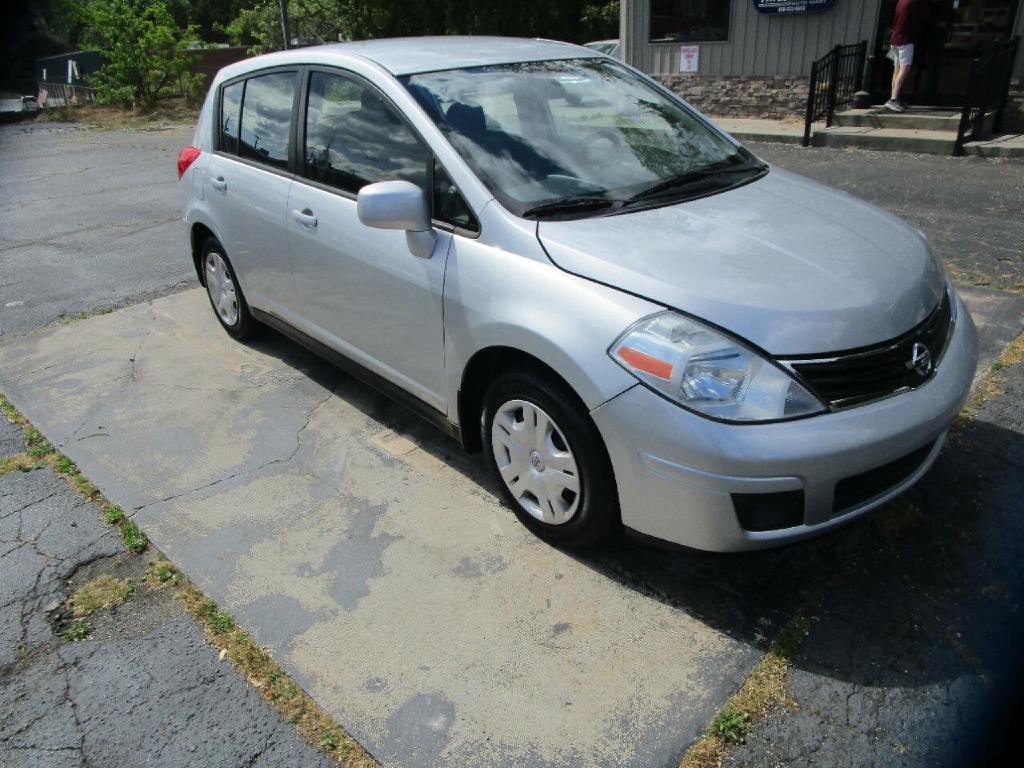 2011 Nissan Versa Image 2