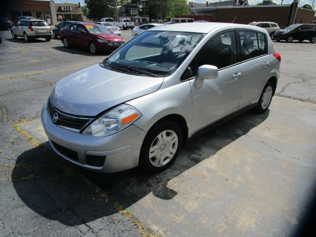 2011 Nissan Versa Image 4