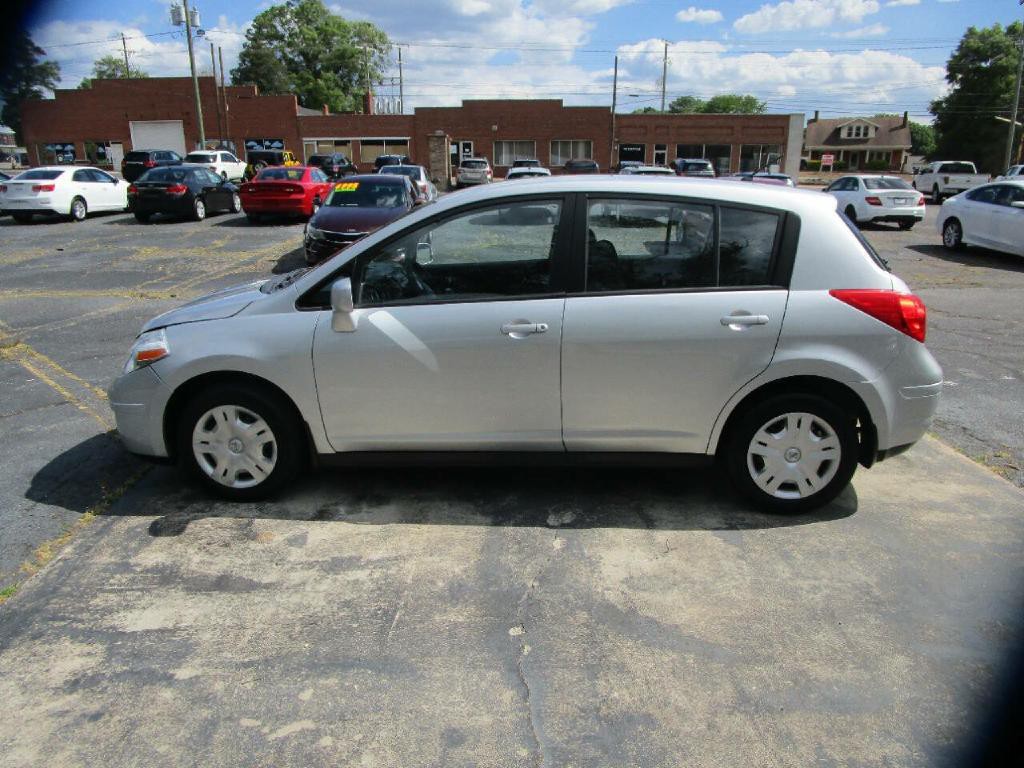 2011 Nissan Versa Image 5