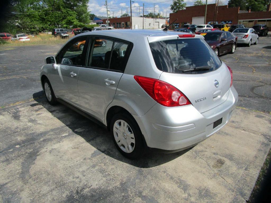 2011 Nissan Versa Image 6