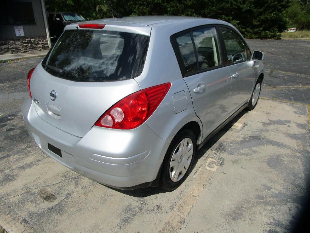 2011 Nissan Versa Image 8