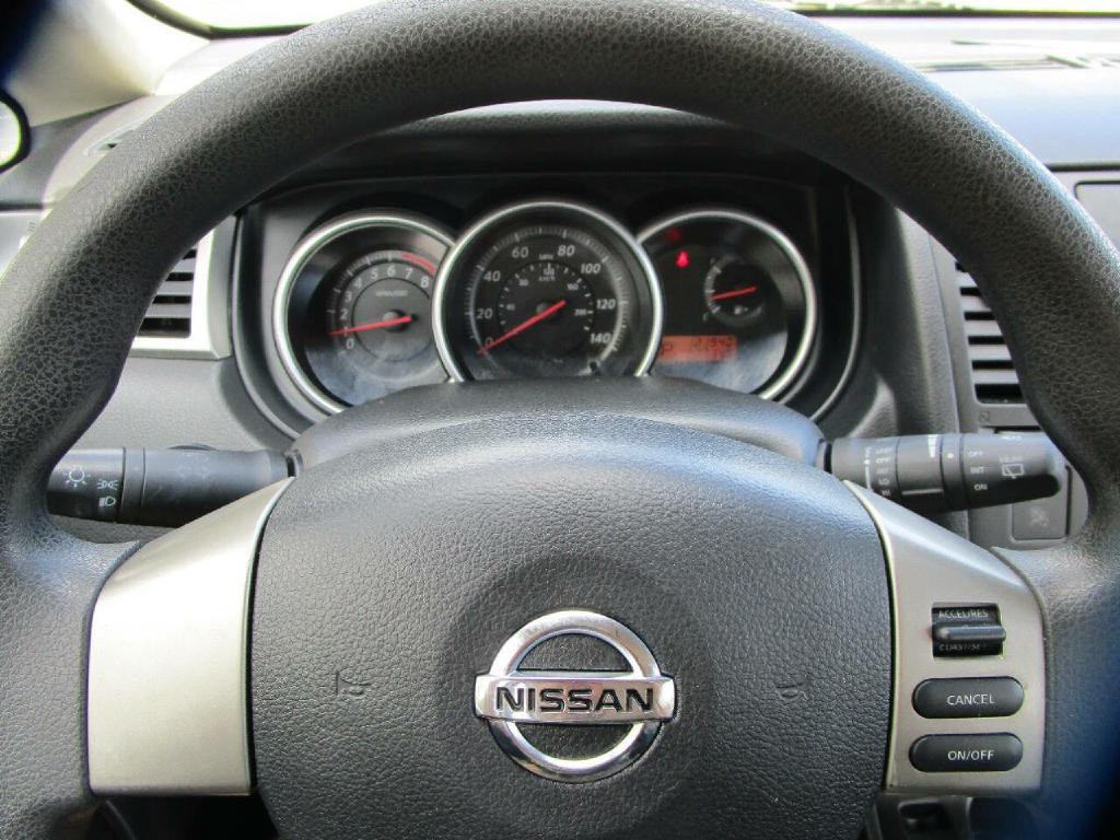 2011 Nissan Versa Image 12
