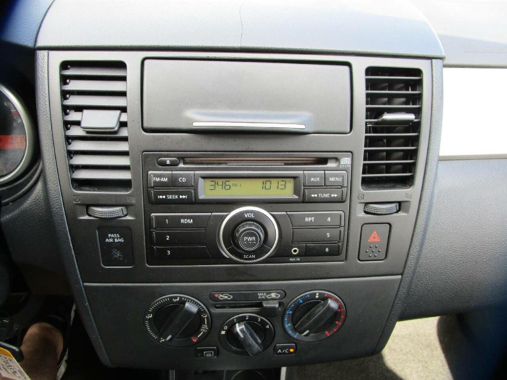 2011 Nissan Versa Image 14
