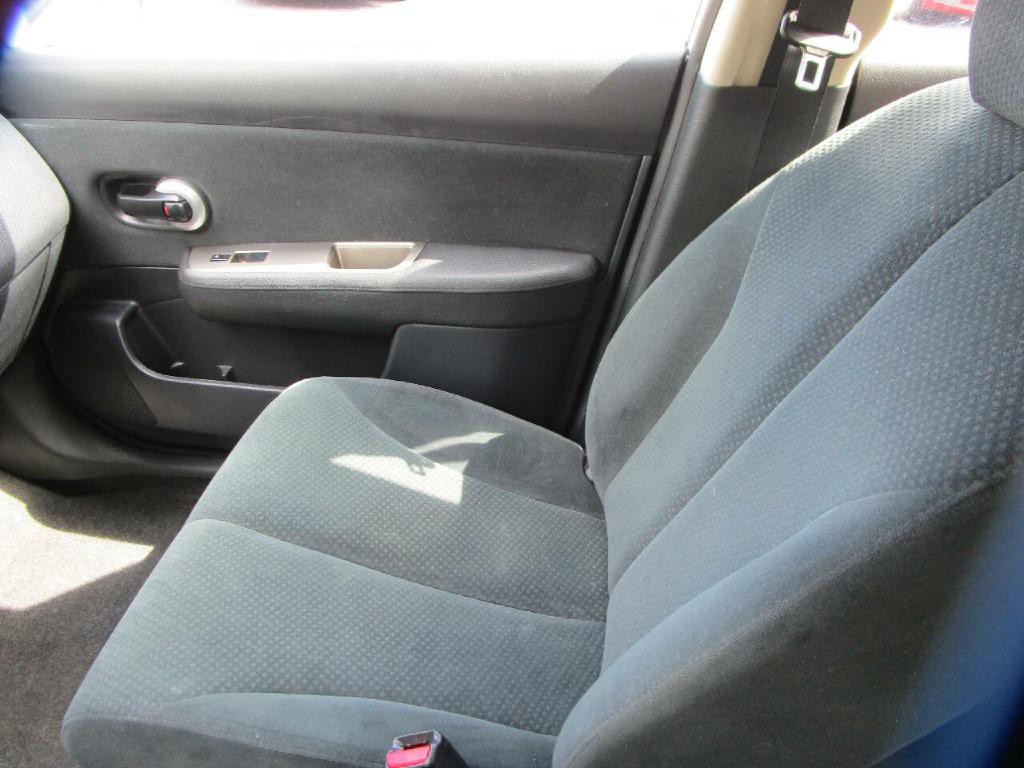 2011 Nissan Versa Image 15