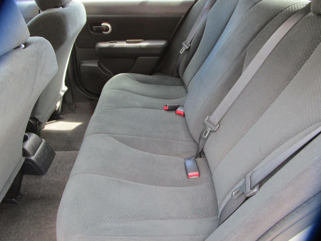 2011 Nissan Versa Image 16