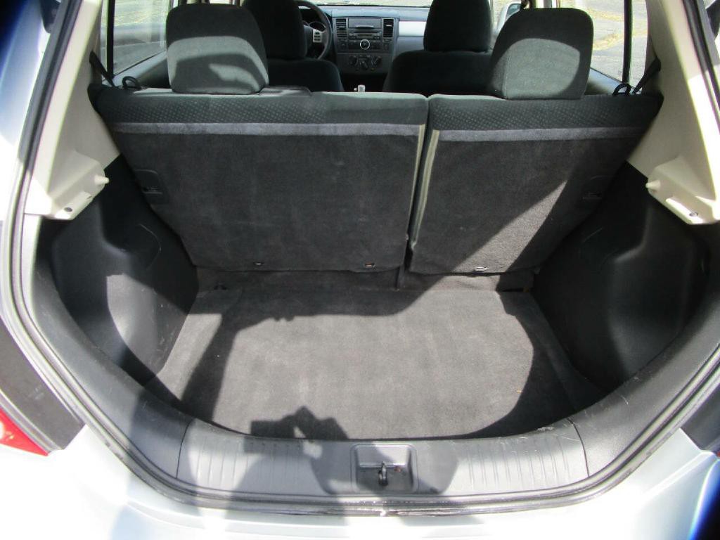 2011 Nissan Versa Image 17