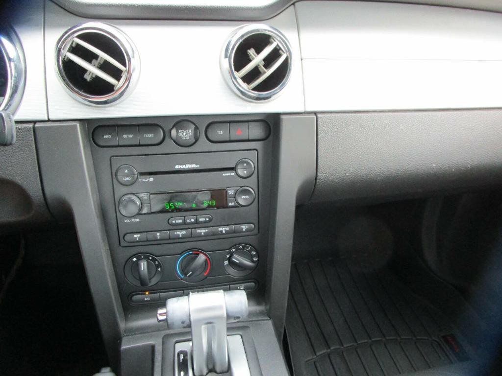 2006 Ford Mustang Image 14