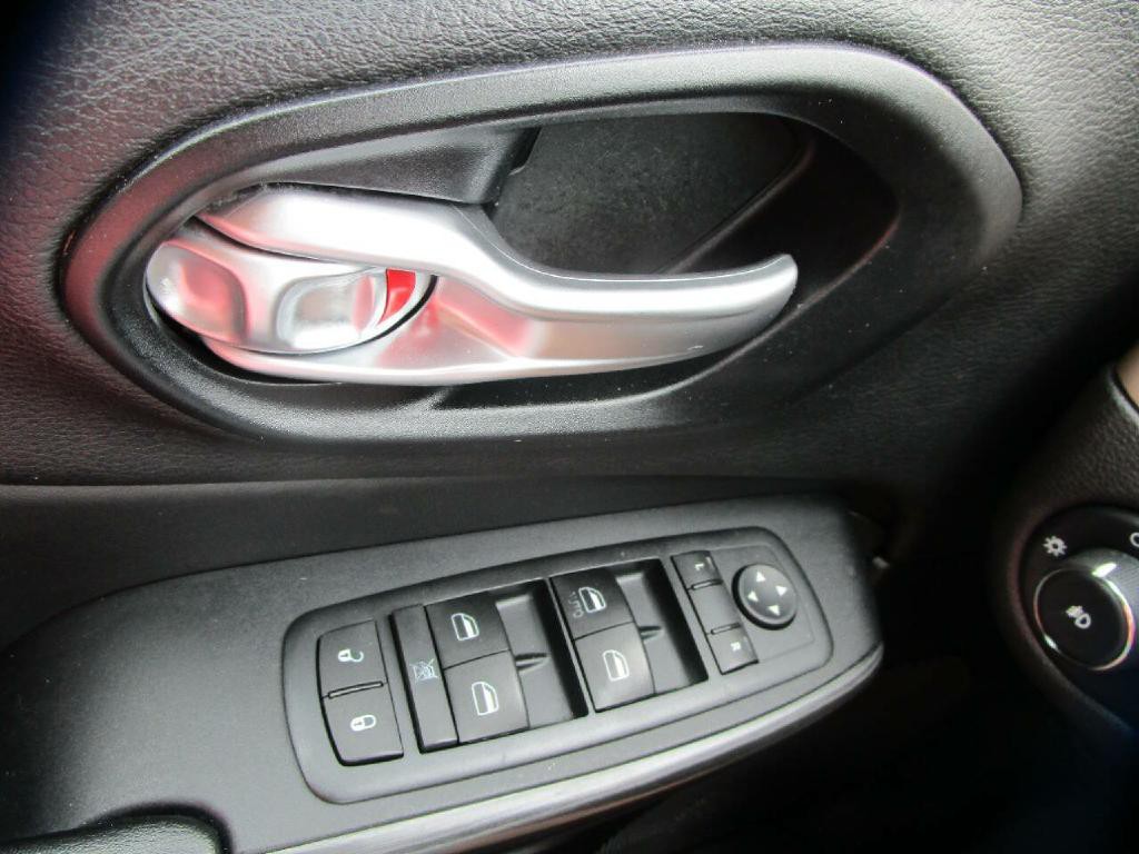 2015 Jeep Cherokee Image 11
