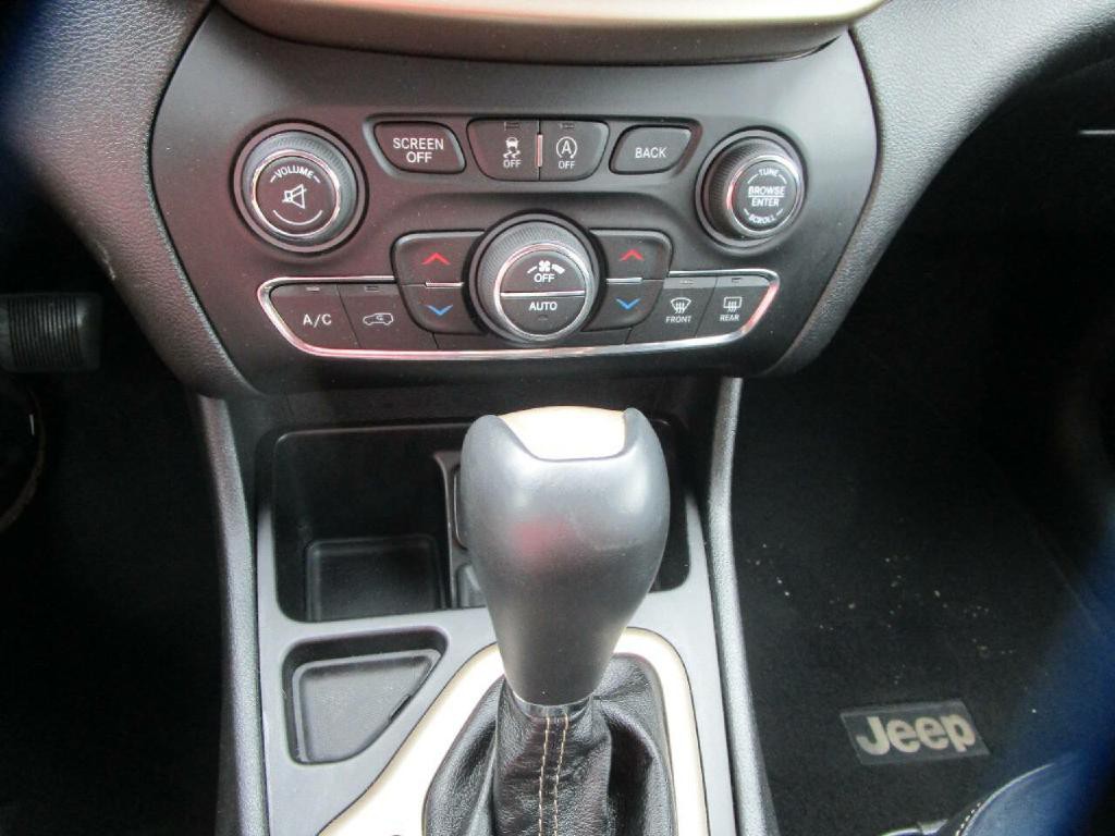 2015 Jeep Cherokee Image 16
