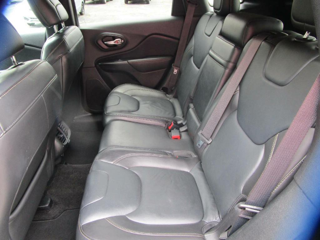 2015 Jeep Cherokee Image 18