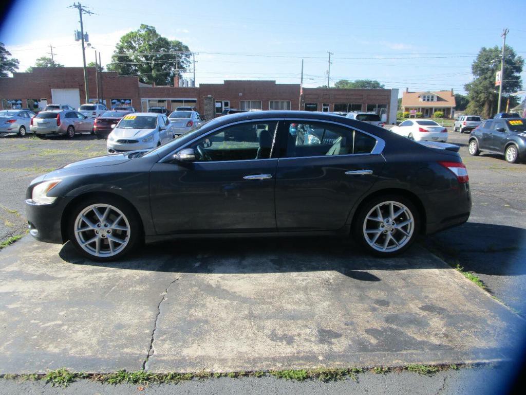 2009 Nissan Maxima Image 2