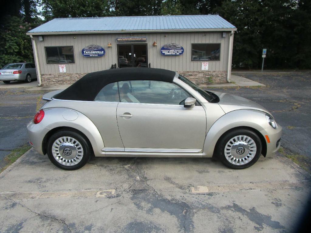 2015 Volkswagen Beetle Image 1