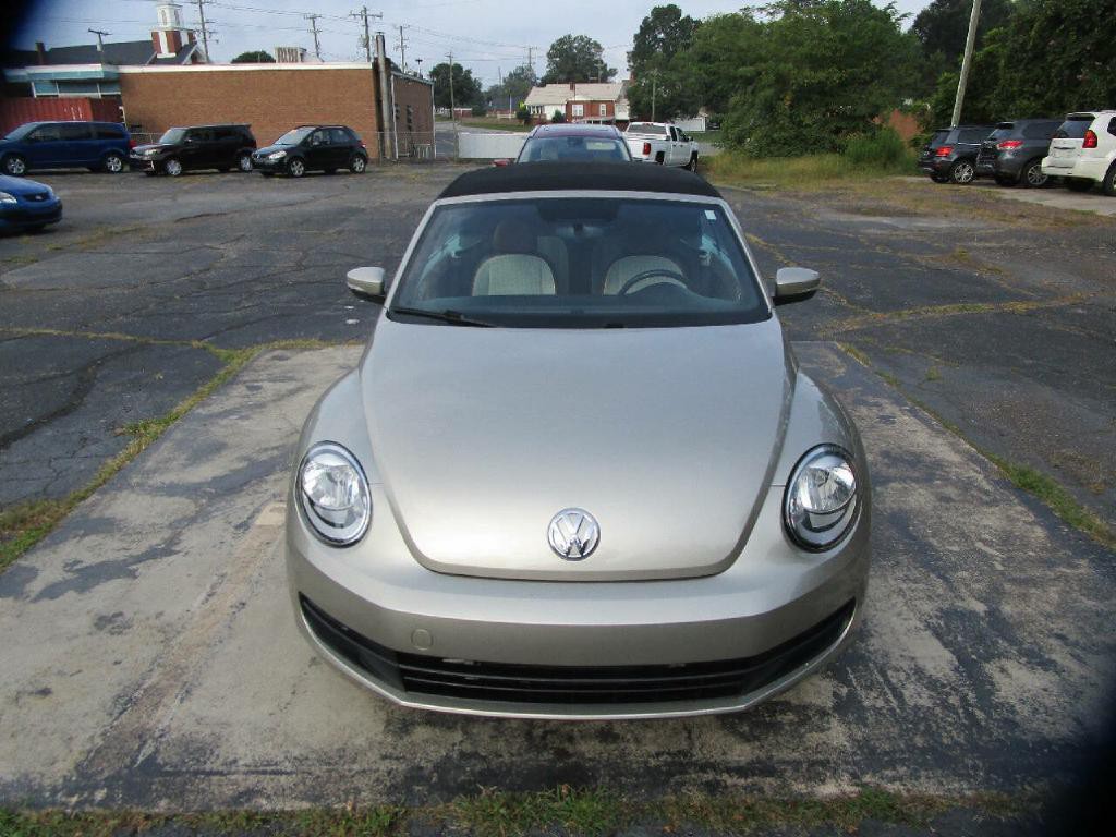 2015 Volkswagen Beetle Image 3