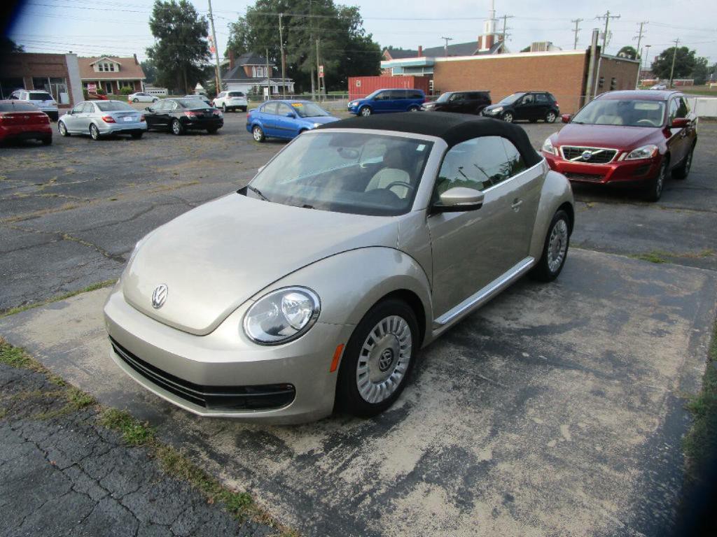 2015 Volkswagen Beetle Image 4