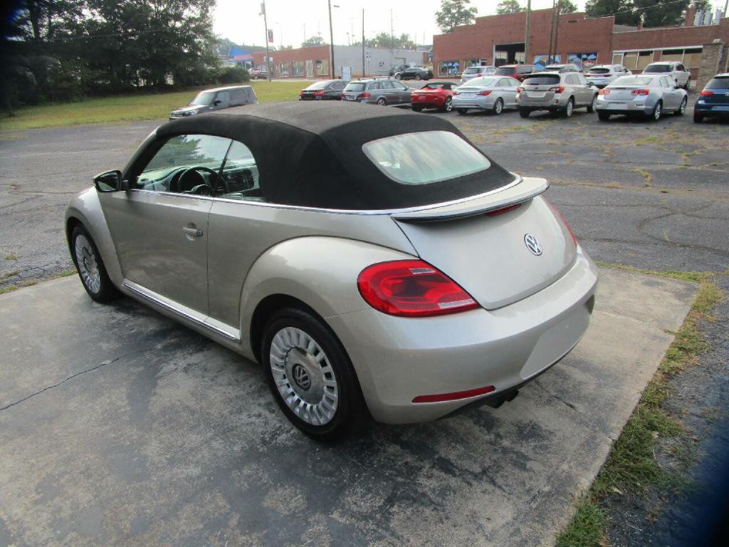 2015 Volkswagen Beetle Image 6