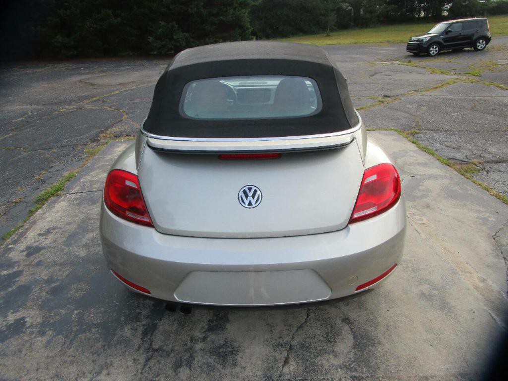 2015 Volkswagen Beetle Image 7