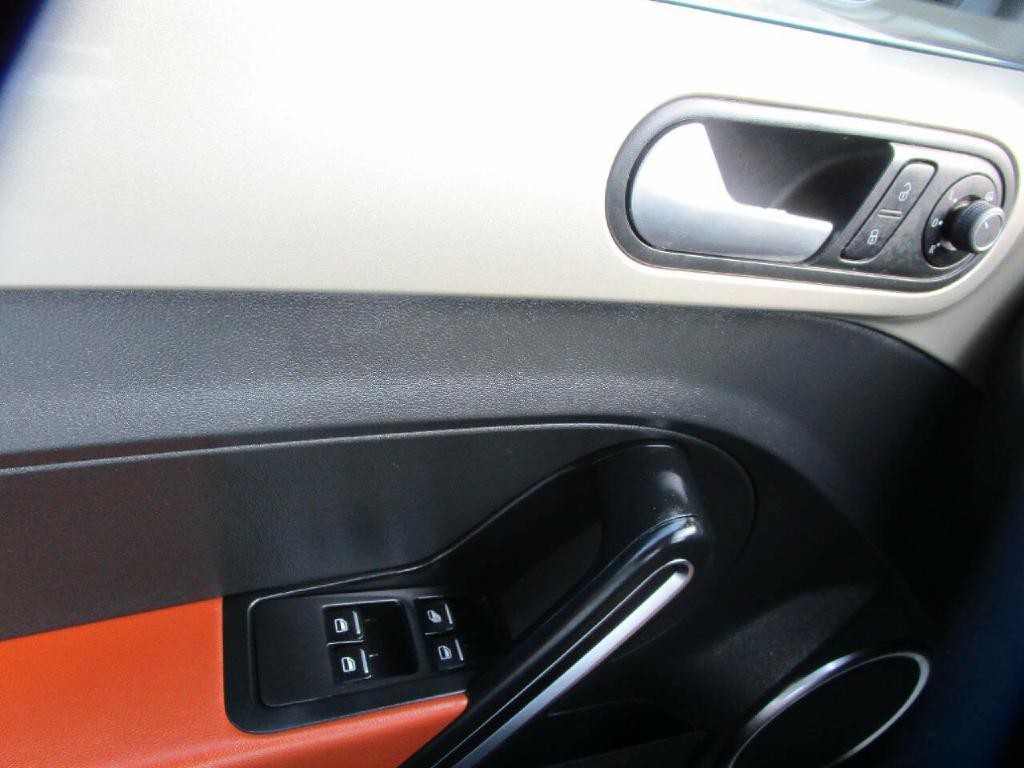 2015 Volkswagen Beetle Image 10