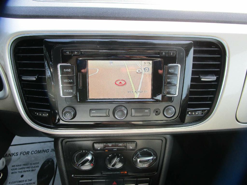 2015 Volkswagen Beetle Image 12