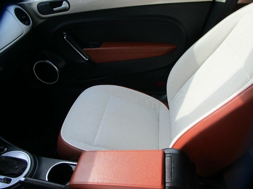 2015 Volkswagen Beetle Image 14