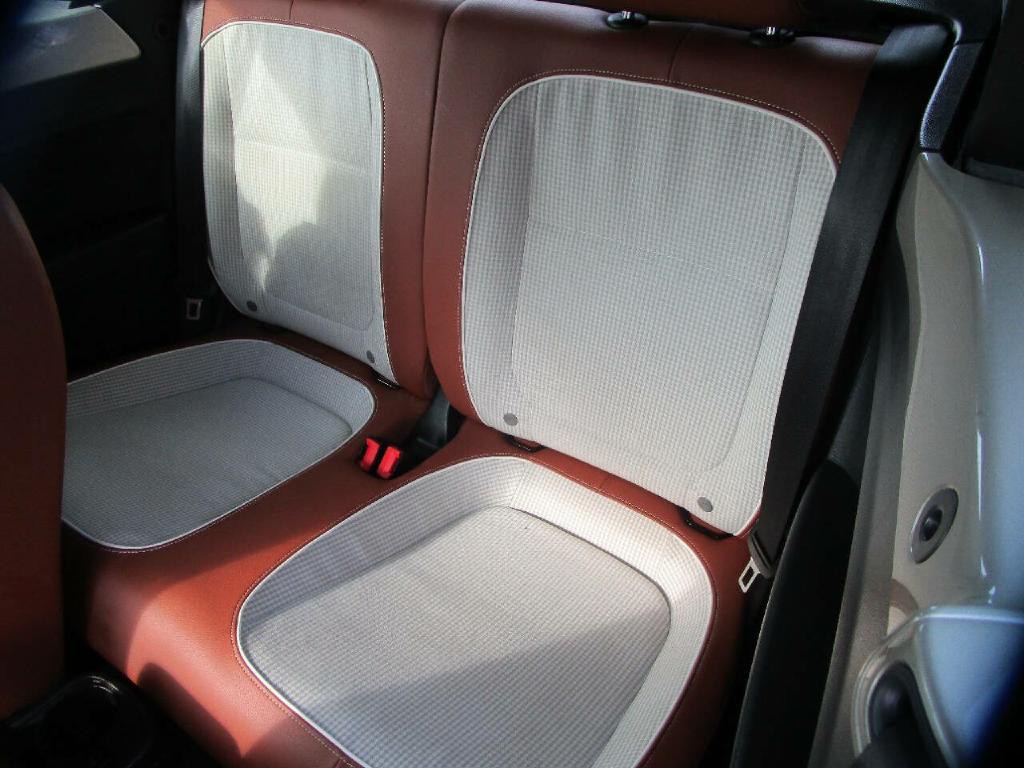 2015 Volkswagen Beetle Image 15