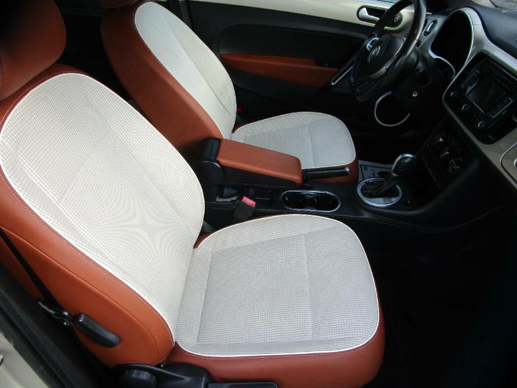 2015 Volkswagen Beetle Image 18
