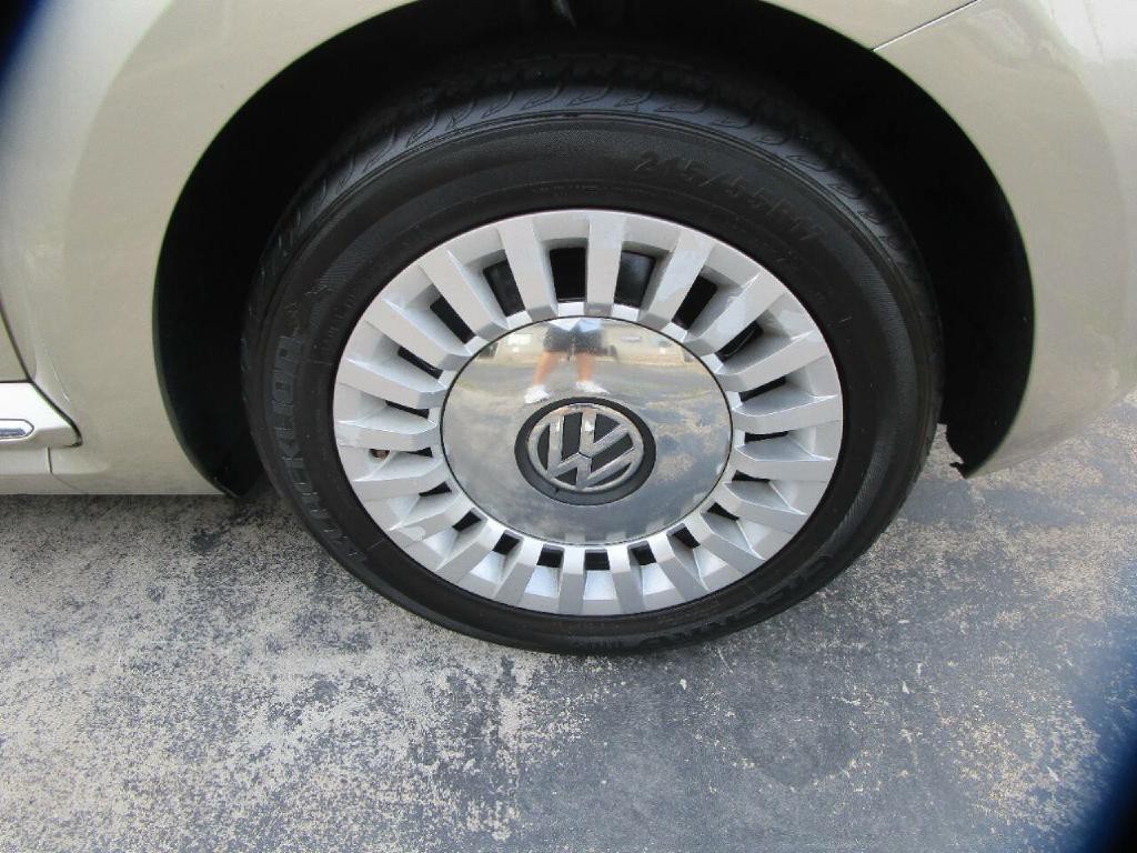 2015 Volkswagen Beetle Image 20
