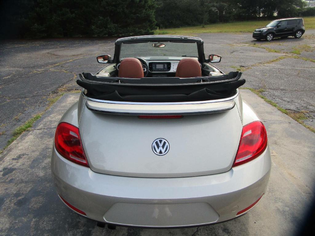 2015 Volkswagen Beetle Image 23