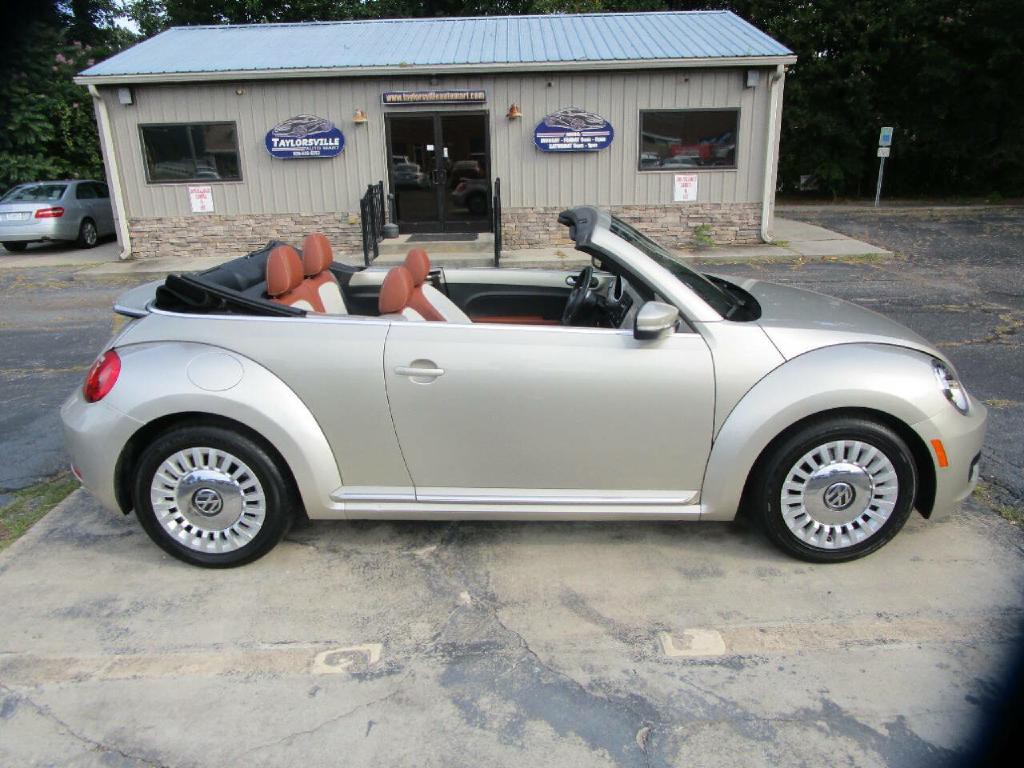 2015 Volkswagen Beetle Image 24