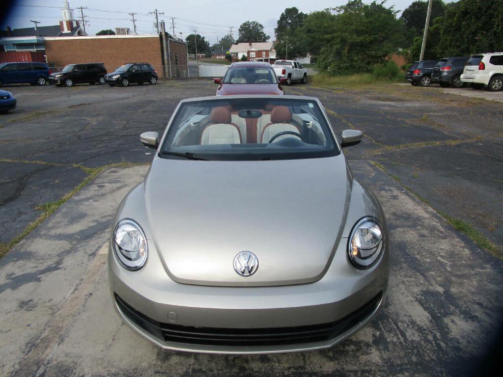2015 Volkswagen Beetle Image 25