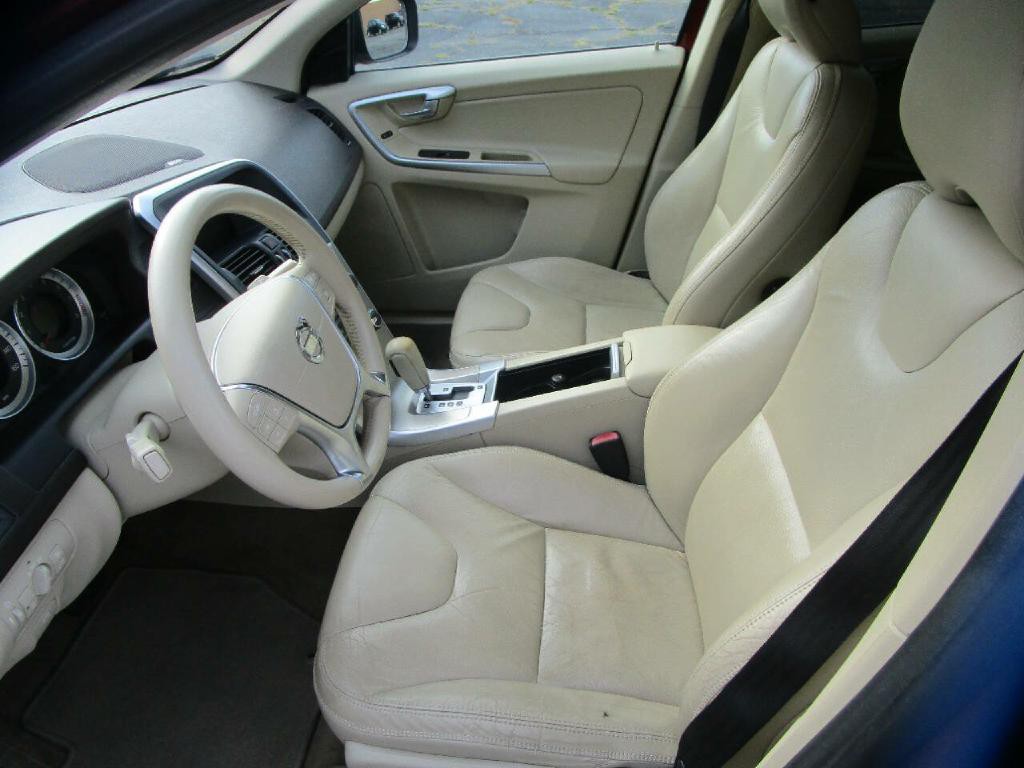 2011 Volvo XC60 Image 10