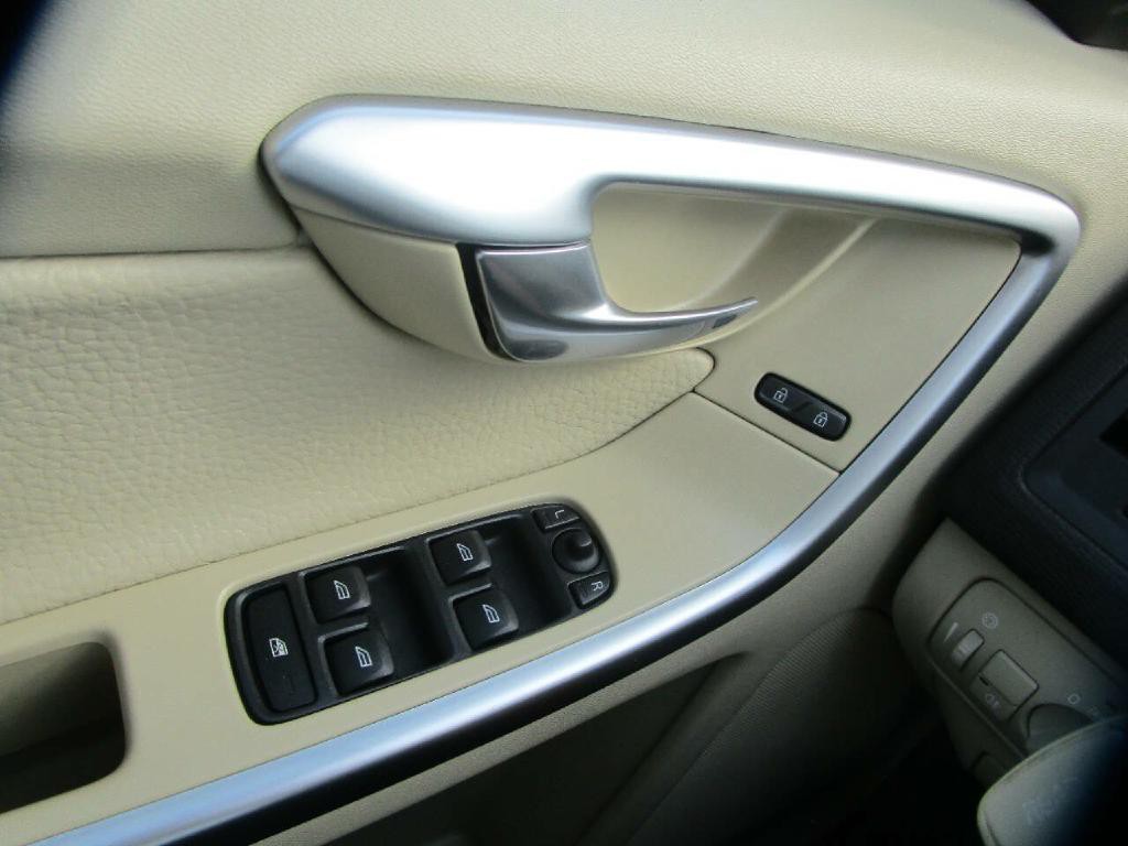 2011 Volvo XC60 Image 11