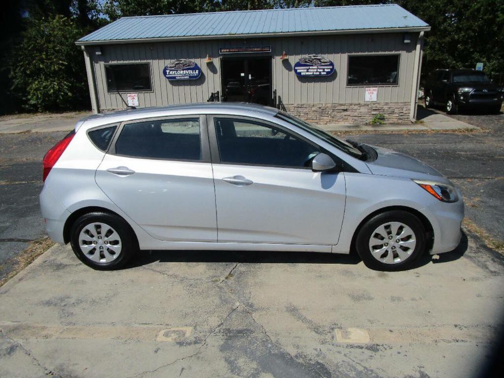 2017 Hyundai Accent Image 1