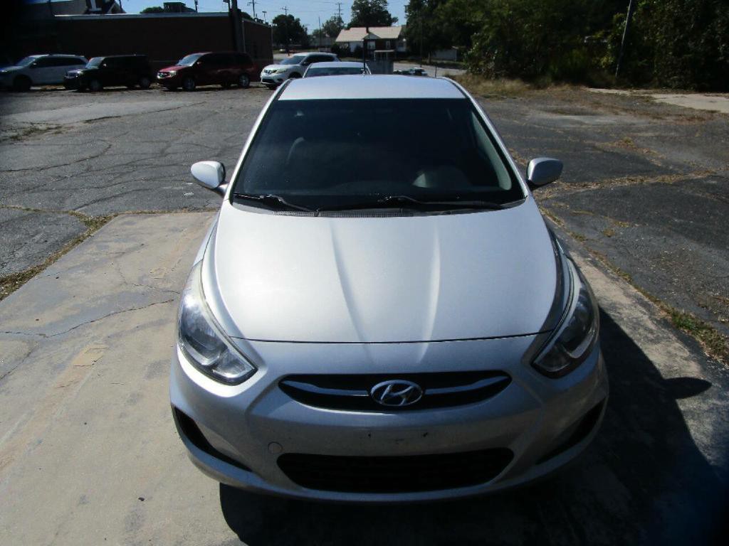 2017 Hyundai Accent Image 3