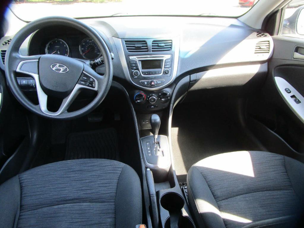 2017 Hyundai Accent Image 9