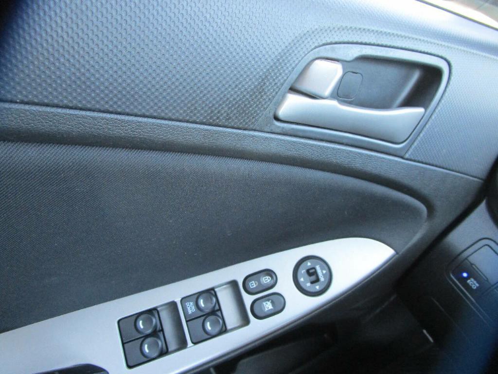 2017 Hyundai Accent Image 11